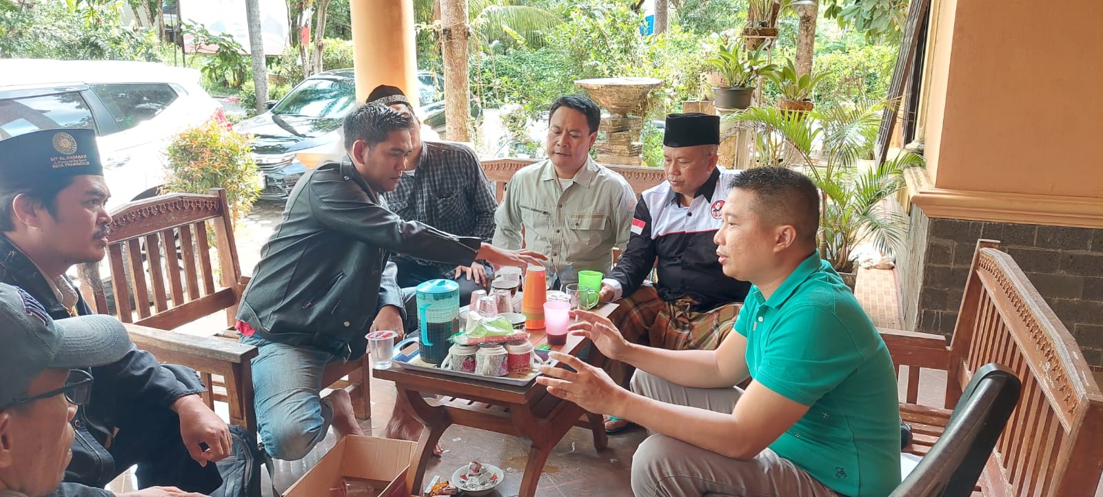 Foto rapat dan doa jajaran tim nas dan Relawan di kediaman Usman Firiansyah SH
